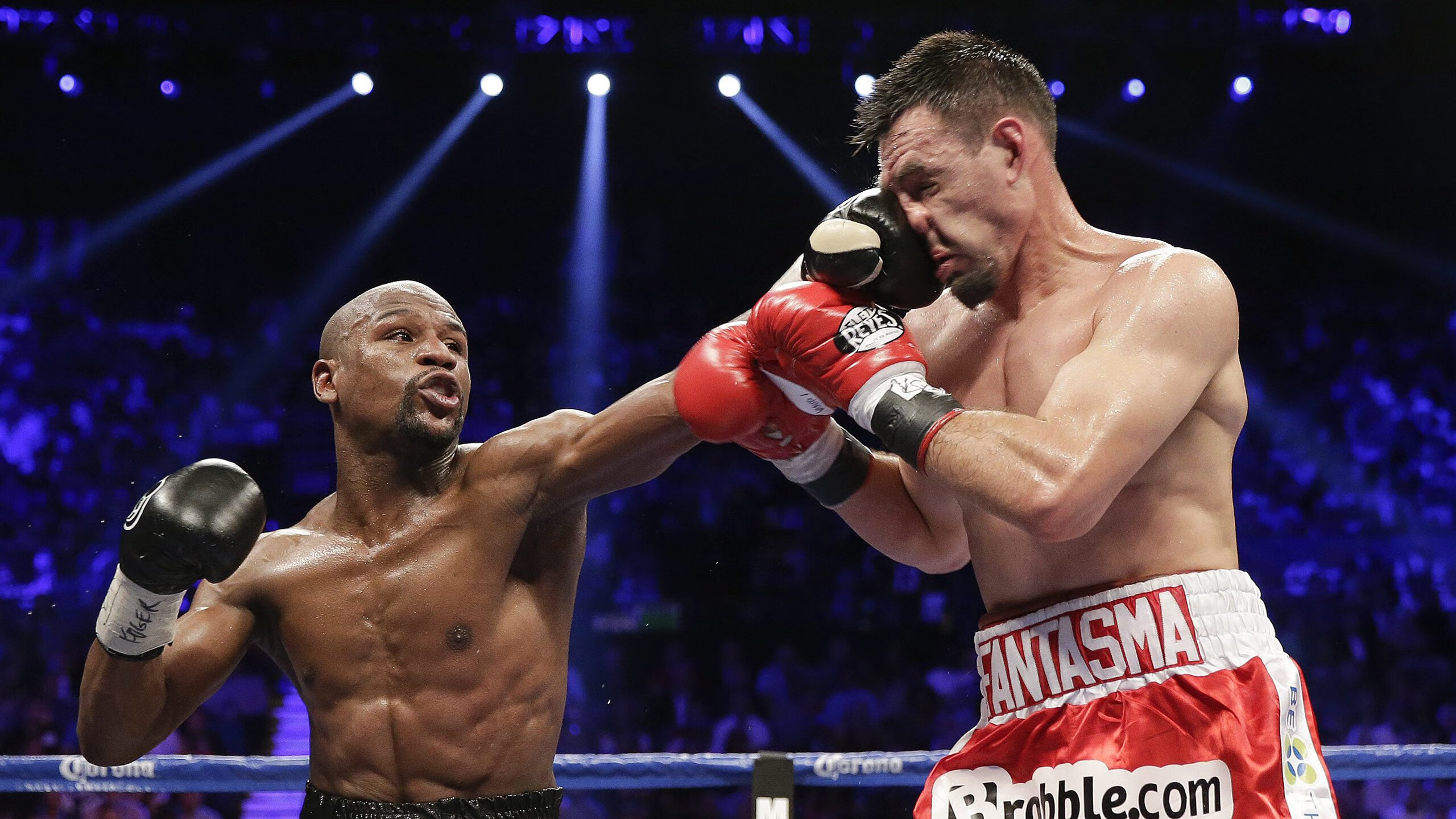 F1街道赛激战正酣，热火三分雨+铁血防守化身人字拖绝杀雄鹿！